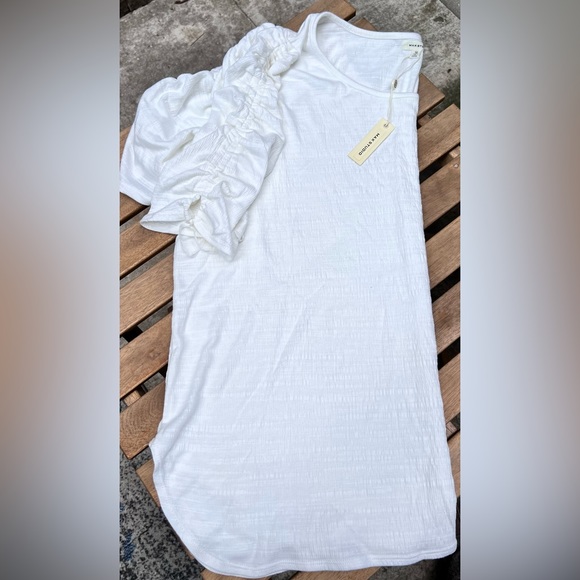 MAX STUDIO Ruched Sleeve Top - Picture 5 of 5